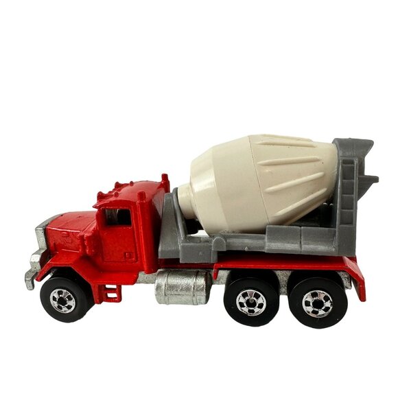 Hot Wheels 1979 Peterbilt Cement Truck - Picture 2 of 6